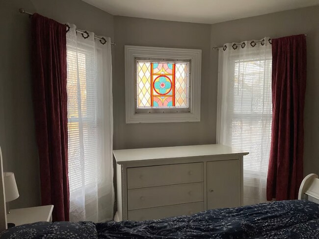 52 18th St unit 2 br upper updated f, Buffalo, NY 14213 - photo 5