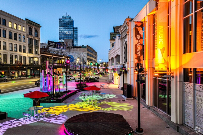 Just a short drive from Worcester, Charlton offers the perfect blend of peaceful country living and convenient access to city jobs, culture, and amenities.