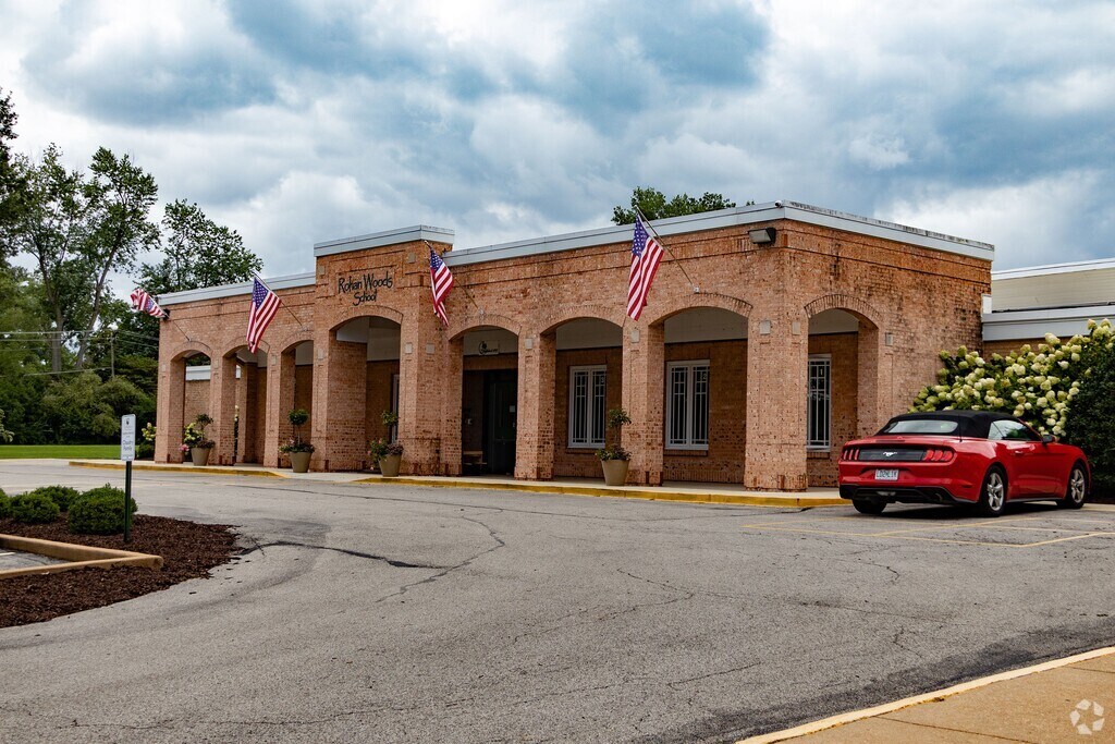 A wide shot of Rohan Woods School.