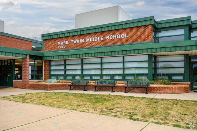 Twain Middle