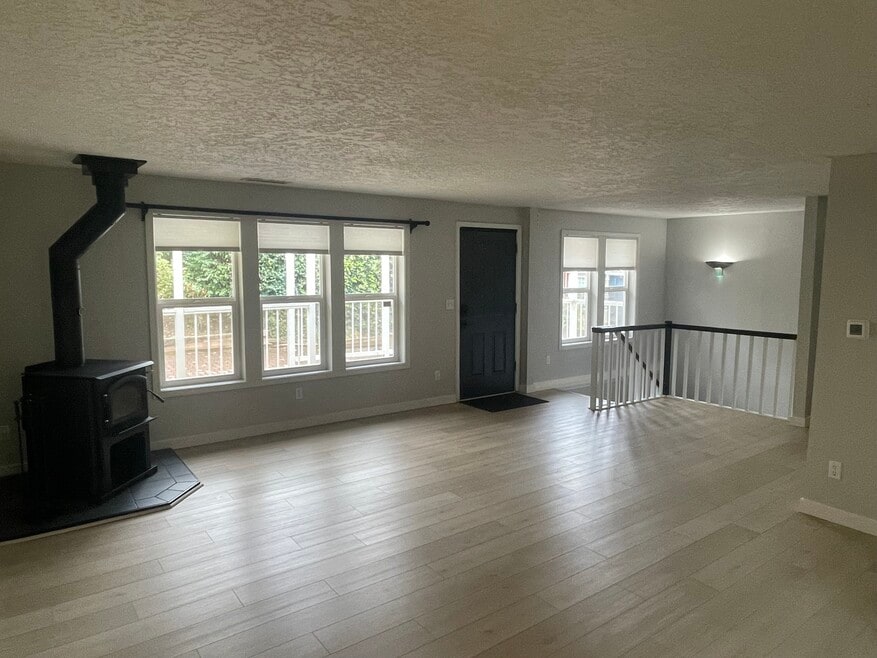 3228 SW Dolph Ct, Portland, OR 97219 - photo 1