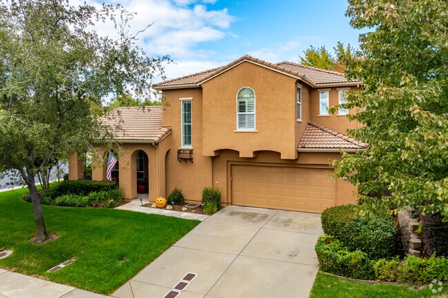 Spanish Revival-inspired homes built in the late 90s can be found throughout Serrano Village.