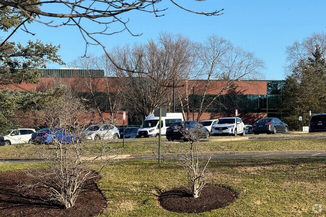 Pinnacle Academy is located in Oakton.