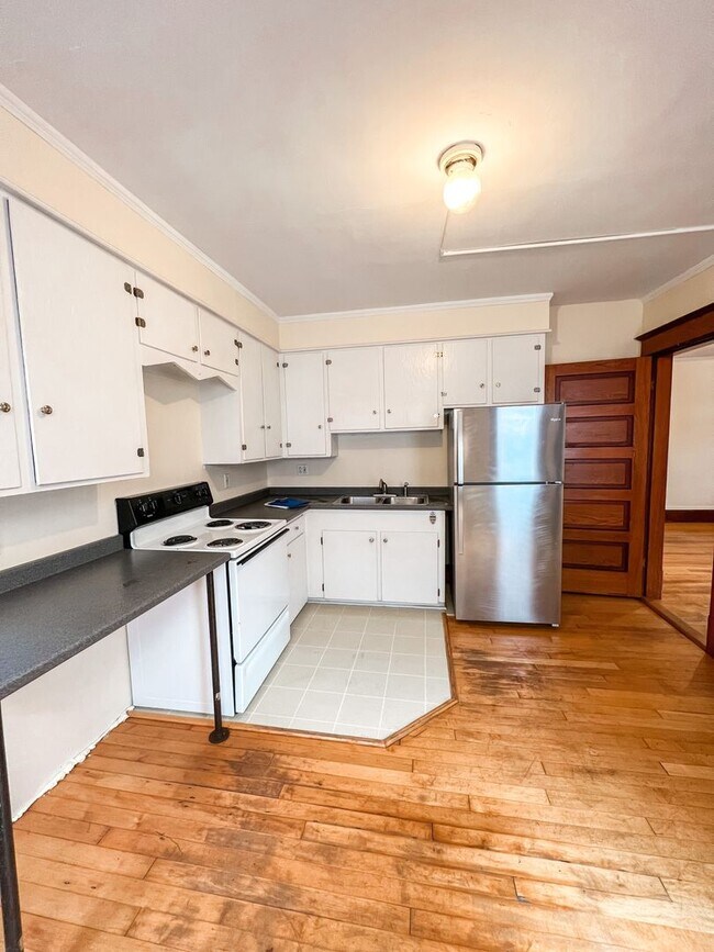 208 King St unit 208 King St, Burlington, VT 05401 - photo 5