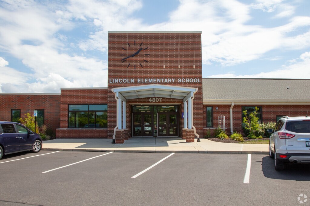 Lincoln Elementary School serves Brownsburg students from Pre-K through the 5th grade.
