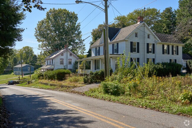 Older homes line the top of Midvale Street in Ringgold.