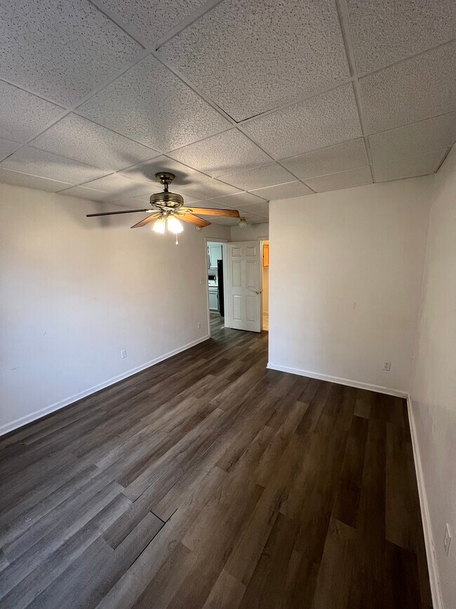 301 Cypress St unit Apartment 5, Bristol, TN 37620 - photo 5