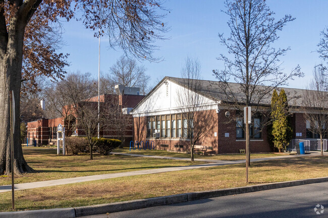 The student-teacher ratio in Campbell Elementary School is 13 to 1.