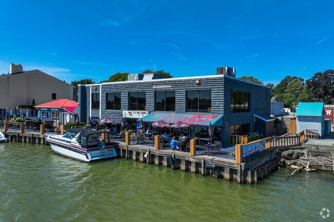 Harbor House Bar & Grill is the spot for fancy American eats and fresh seafood.