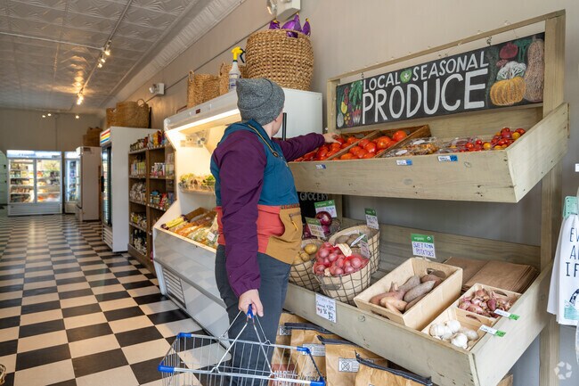 Laburnum Park has many shopping opportunities like the Little House Green Grocery.