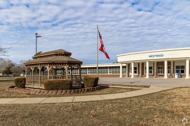 Westwood Elementary School has a student-teacher ratio of 17.