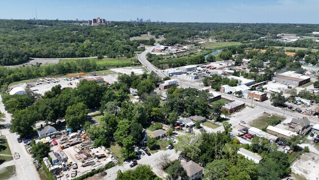 Proximity photo of the neighborhood Leeds.
