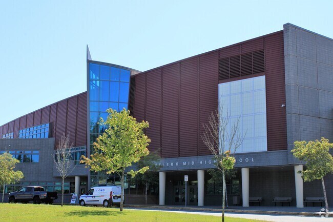 Cavelero Mid High School serves Lake Stevens teenagers.