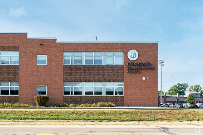 Eastridge High School has 82% of students proficient in reading.