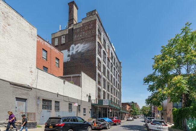 Bnos Chayil has dozens of excellent and efficient teachers and staff.