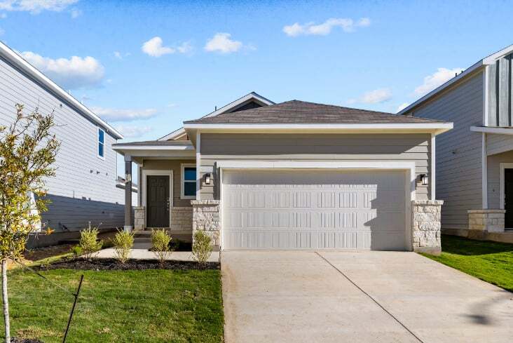 5631 Frederick Bluff, von Ormy, TX 78073 - photo 1