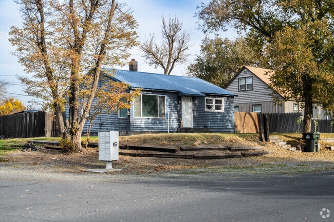 Cottages near the town center are among the older homes in Umatilla.