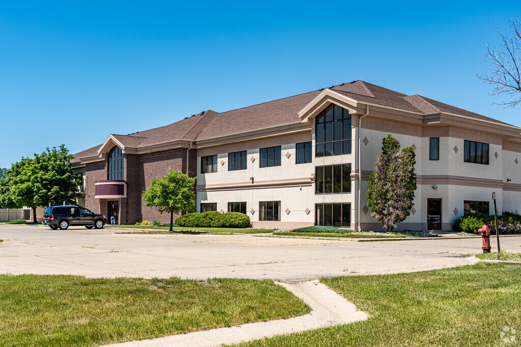 Focused on holistic development, Dakota Montessori School encourages curiosity and creativity.