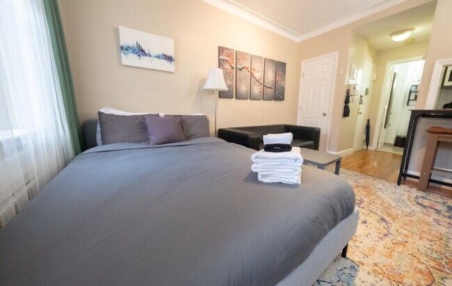 300 E 74th St unit ID1031989P, New York, NY 10021 - photo 2