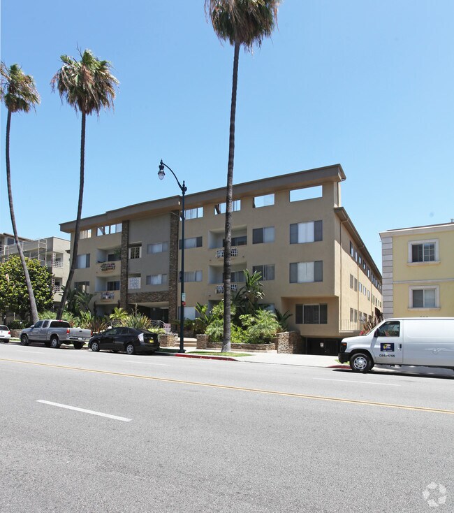 330 N Crescent Dr, Beverly Hills, CA 90210