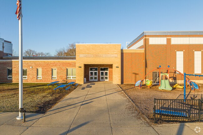 Hill Elementary School serves about 567 students from Pre-K through 5th grade in Aurora, IL.