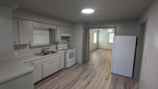 220 Sulphur St, Noel, MO 64854 - photo 2