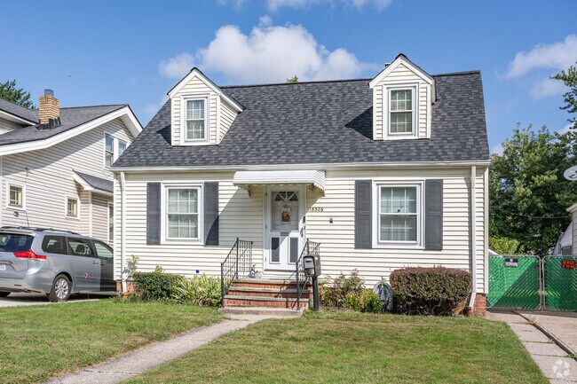 Cape Cods in Riverside sit on cozy, well maintained lots.