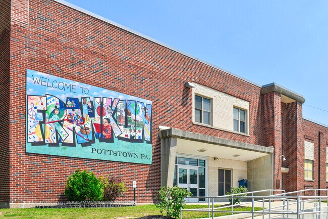 Franklin Elementary School earns an overall C rating from niche.com.