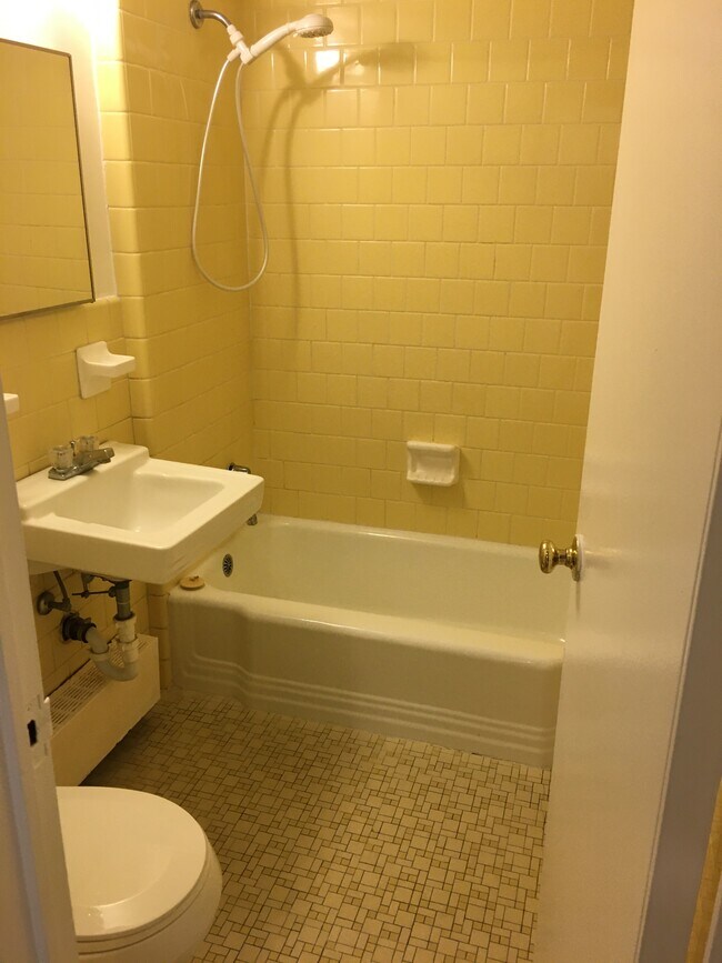 Taft Towers unit 309, Arlington, VA 22201 - photo 5