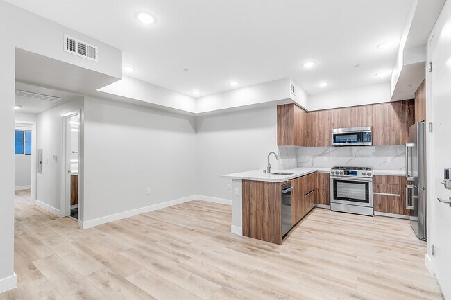 Wetherly Hills, Los Angeles, CA 90048 - photo 4