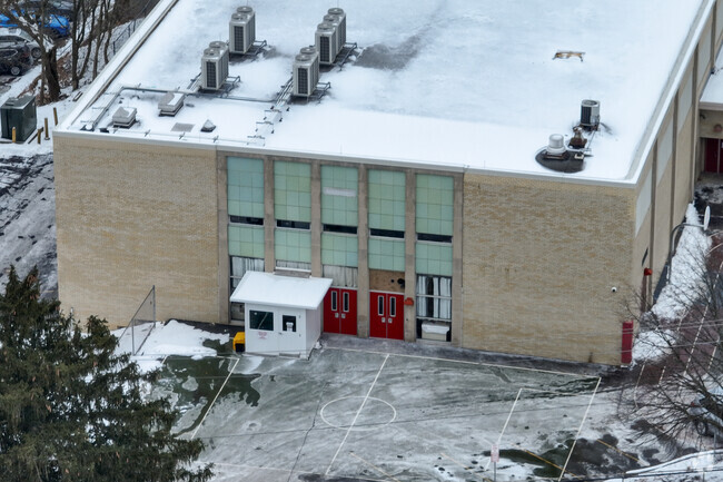 West View El School serves grades K-5.