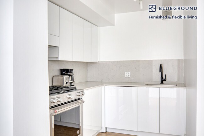 160 W 24th St unit FL8-ID656, New York, NY 10011 - photo 6