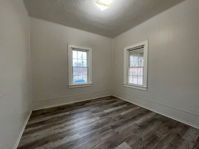 417 S Fairmount St, Sioux City, IA 51106 - photo 5