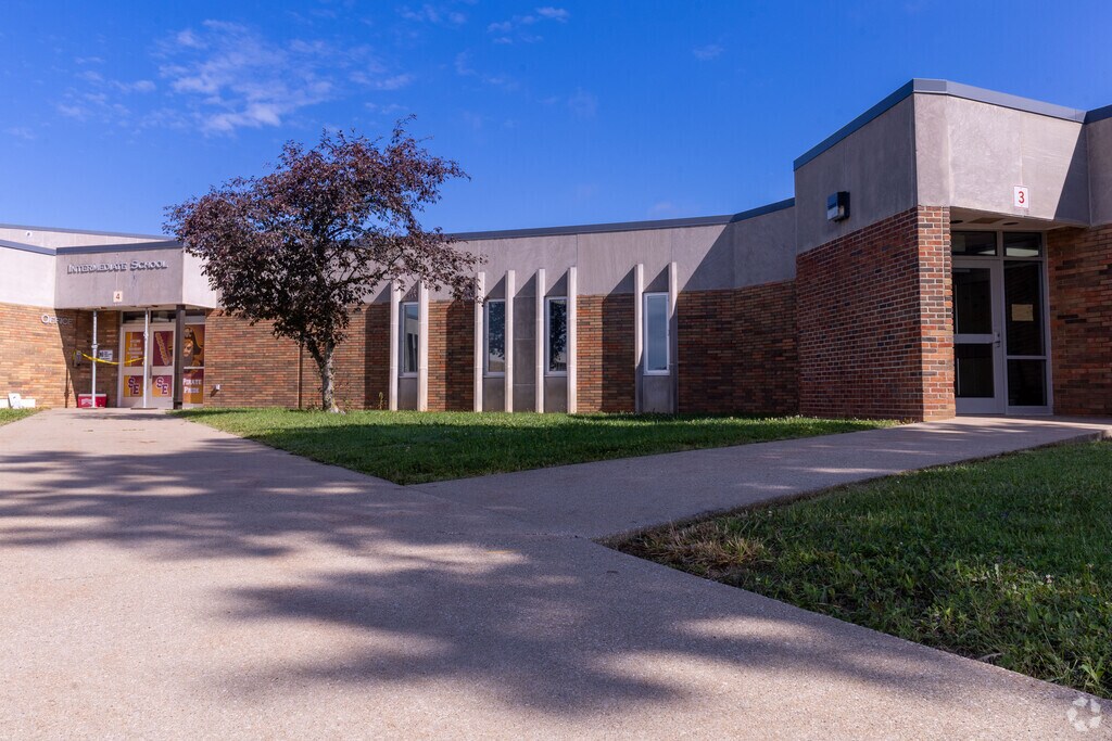 Southeast Intermediate Elementary School building in Outlying Portage County.