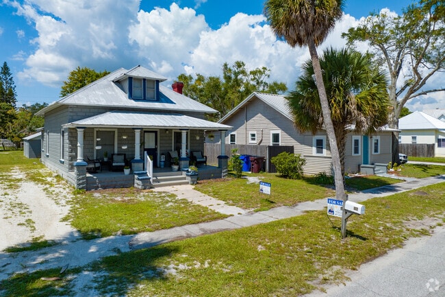Large craftsman style homes can be found in State Streets.