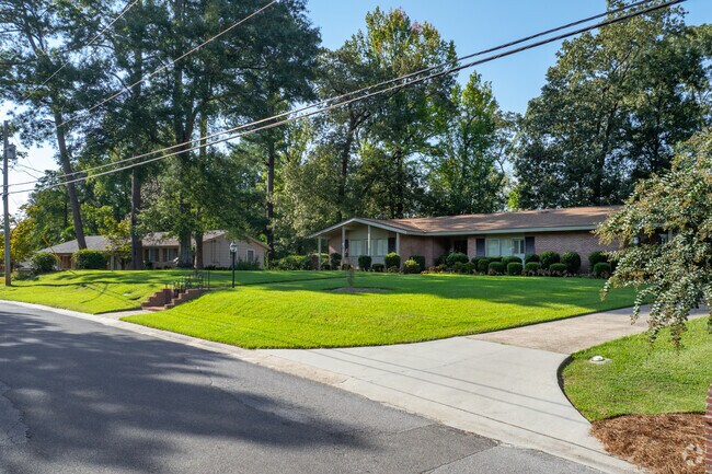 Homes in Arcadia-Sunset feature well-manicured lawns.
