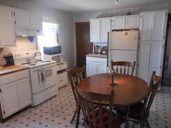 19 Water St unit 19 Water Street, Easthampton, MA 01027 - photo 3