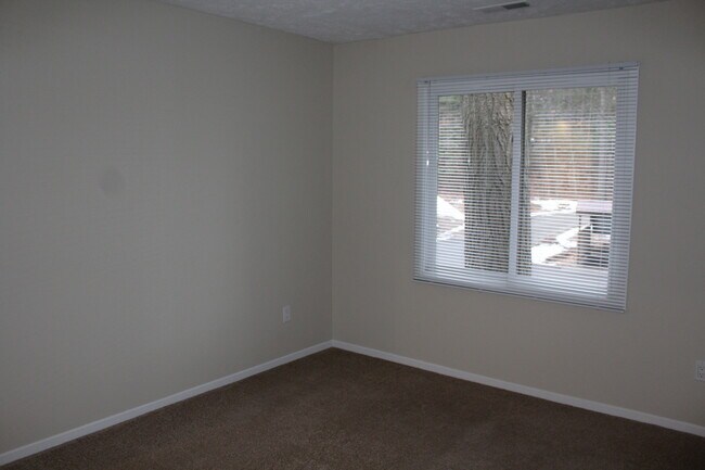 Lake Pointe Village, Traverse City, MI 49686 - photo 3