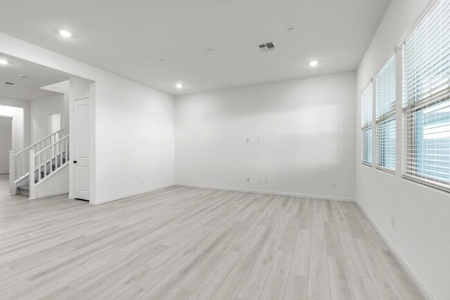 584 La Vis Acrs Ln, Las Vegas, NV 89138 - photo 5