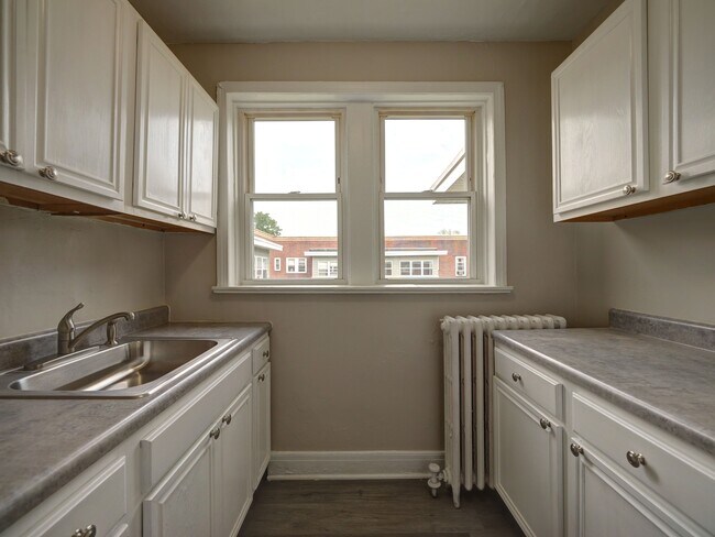 Park Row and New Scotland Gardens Apartments, Albany, NY 12208 - photo 6