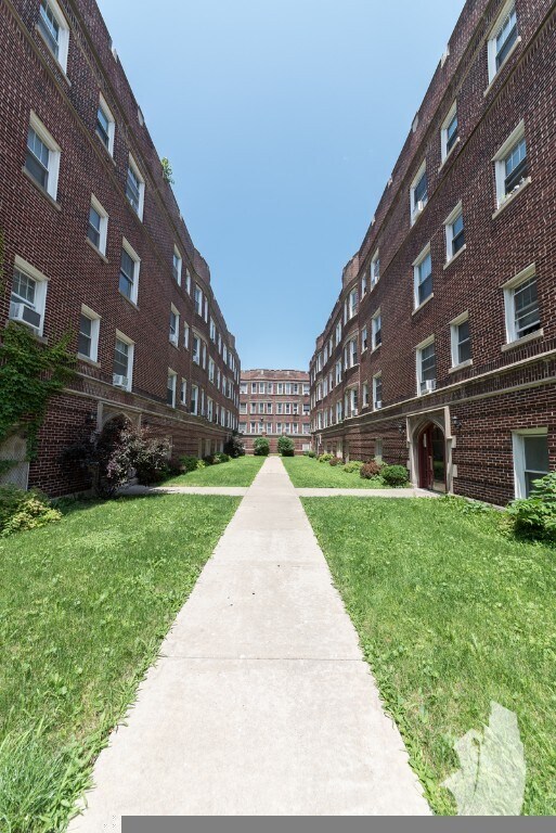 2000 W Foster Ave Unit 2002-3, Chicago, IL 60625