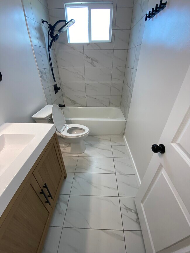 1515 E 20th St unit 1, Long Beach, CA 90806 - photo 7