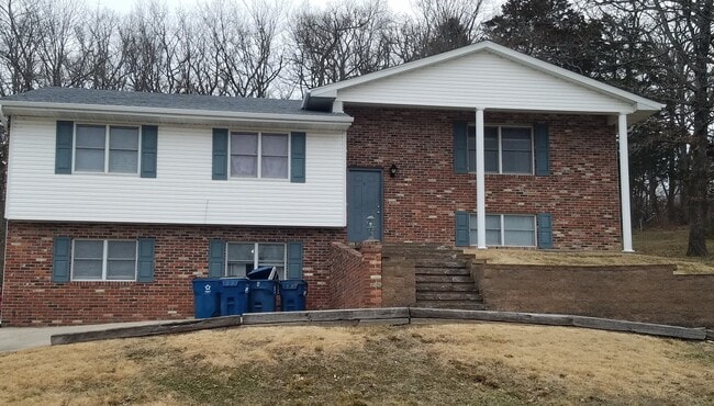 2207 Weathered Rock Rd unit Apartment B, Jefferson City, MO 65101 - photo 2