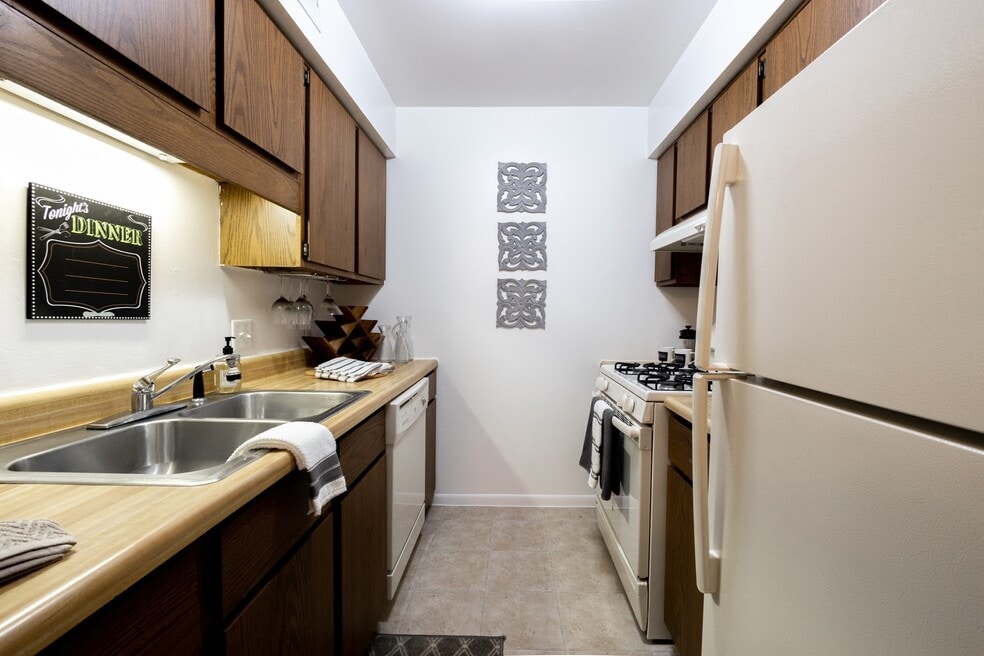 University Park, Mishawaka, IN 46545 - photo 1