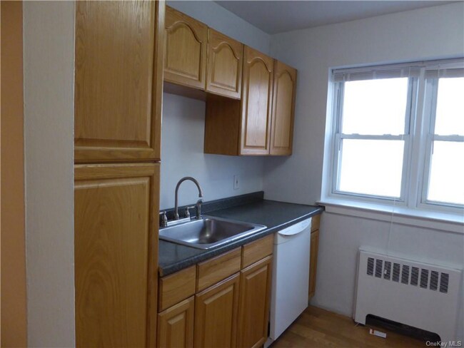 140 N Broadway unit ET9, Irvington, NY 10533 - photo 6