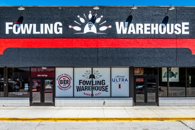 At the Fowling Warehouse you can explore the game of fowling, drink and bring your own food.
