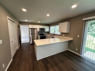 610 Greenwood Dr, Iowa City, IA 52246