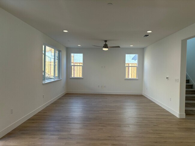 227 Echols Dr, Martinez, CA 94553 - photo 2