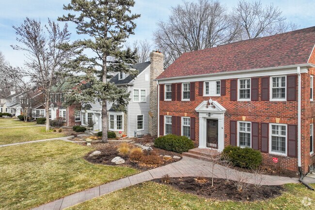 Examples of Colonial houses that can be found in the neighborhood.