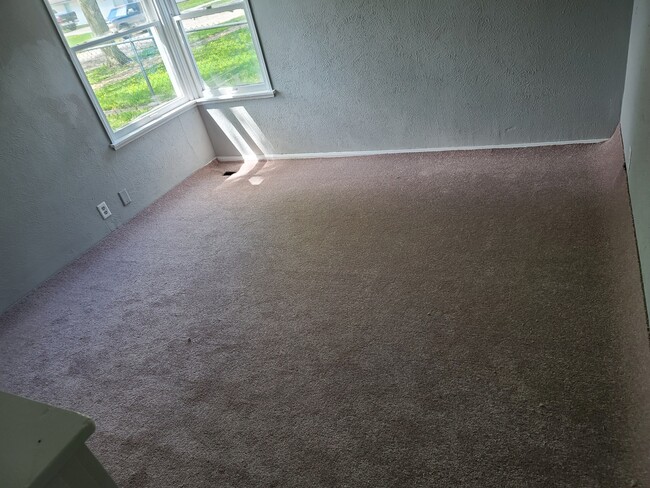 813 Roosevelt St, South Bend, IN 46616 - photo 2